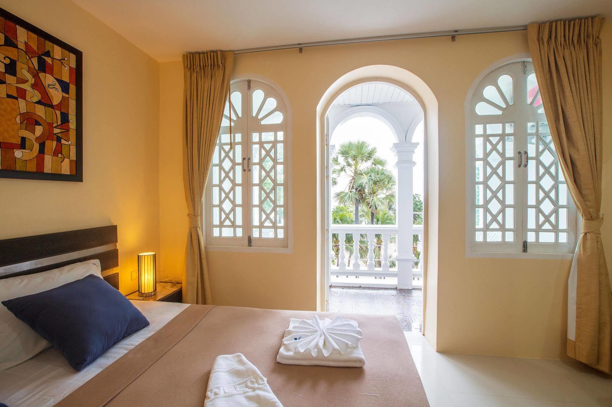 Patong Marina Hotel By Lofty Bagian luar foto