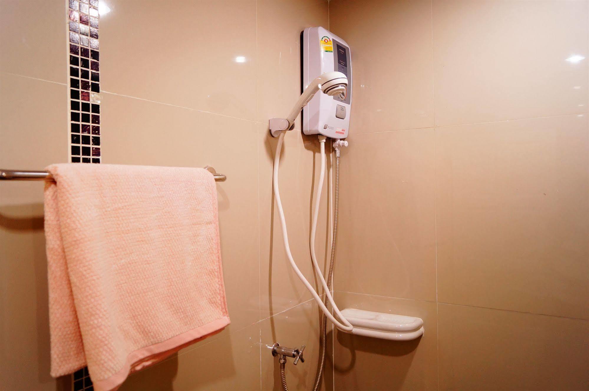 Patong Marina Hotel By Lofty Bagian luar foto